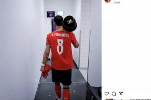 打满全场+关键点球！B费社媒晒肩扛奖杯照片：❤️🏆🇵🇹